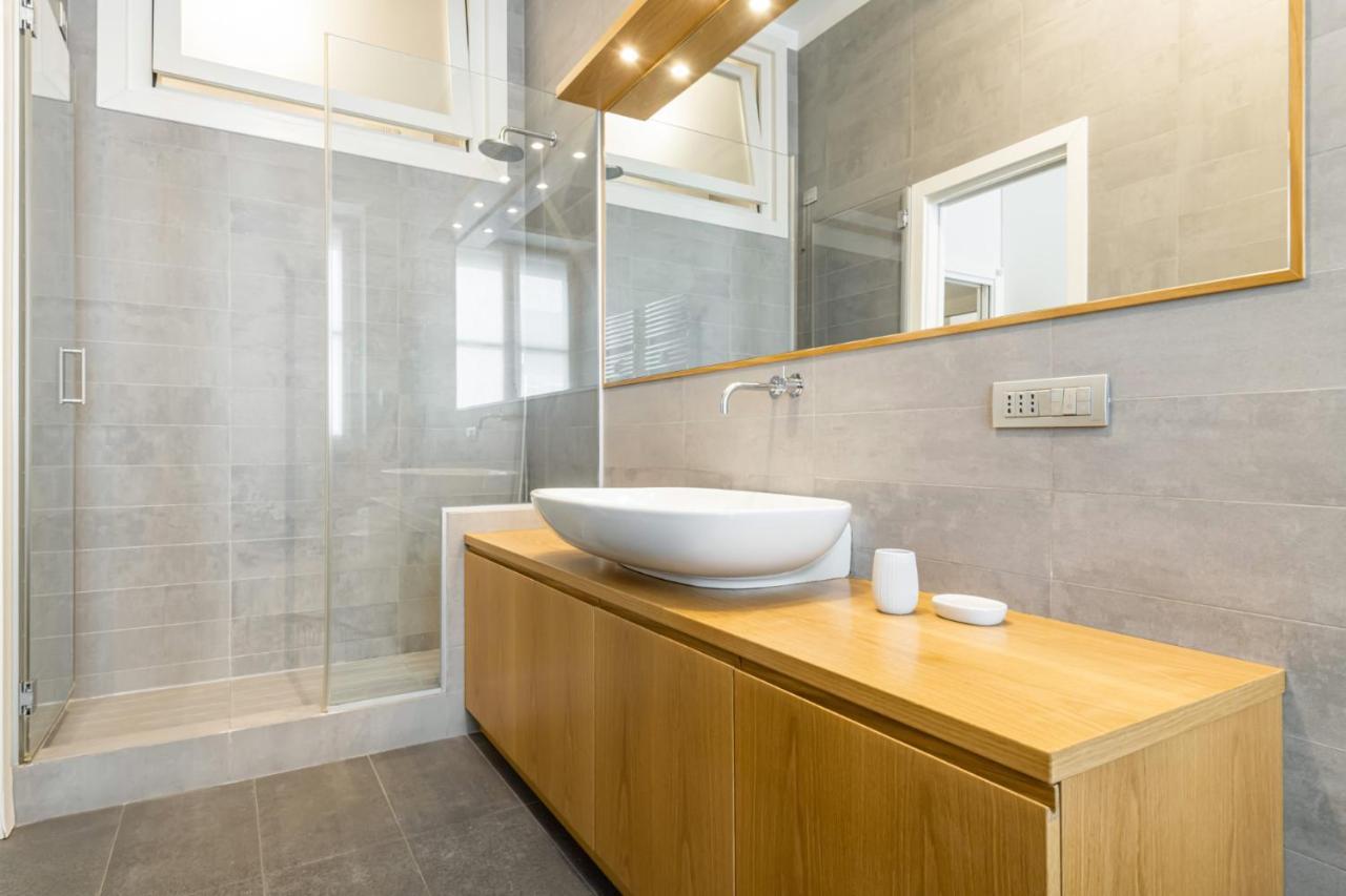 Easylife - Elegante Dimora Due Passi Dal Duomo Apartman Milánó Kültér fotó